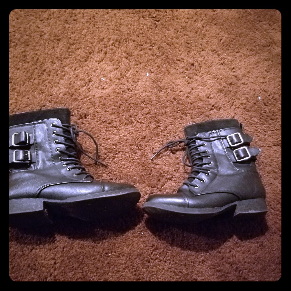 Combat boots